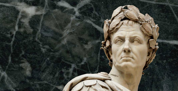 Dieser bekannte römische Diktator eroberte unter anderem auch Gallien. Er fiel 44 v. Chr. einem Attentat zum Opfer.