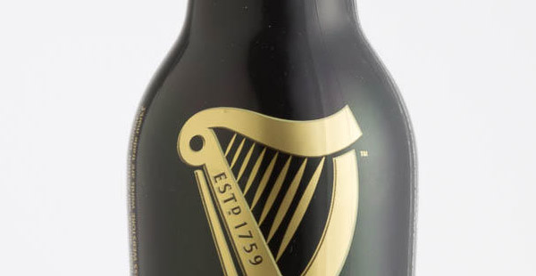 Dieses Bier steht für die irischen Pubs, wie kein anderes. Es ist ein tiefdunkles obergäriges Stout mit einer cremigen Haube.