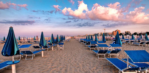 Wo liegt der beliebte Urlaubsort Rimini?