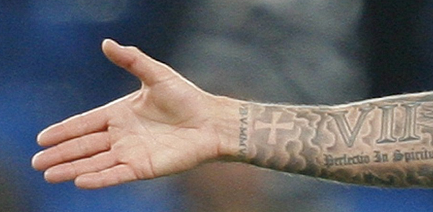 Der Arm von welchem Fußballer ist hier zu sehen?